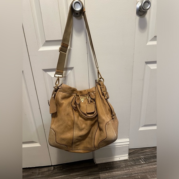Prada Milano leather zipper tote/crossbody, well loved but lots of life left - Picture 15 of 16